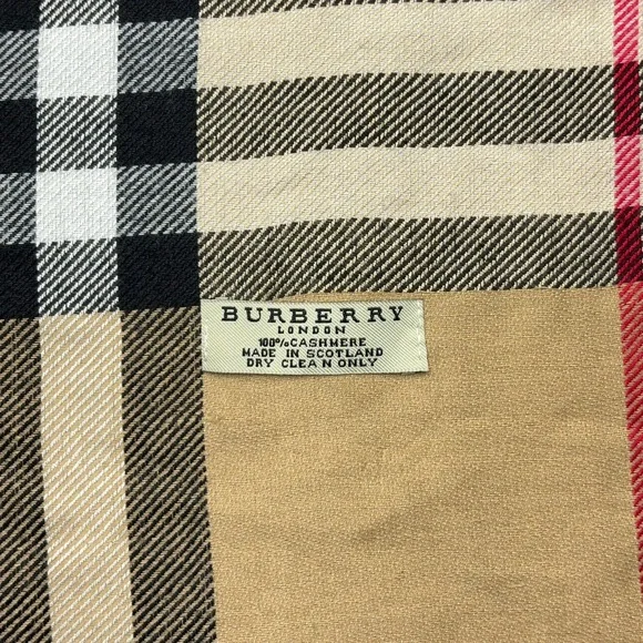 Burberry London Classic Nova Check 100% Cashmere Scarf Made in Scotland - Picture 4 of 10